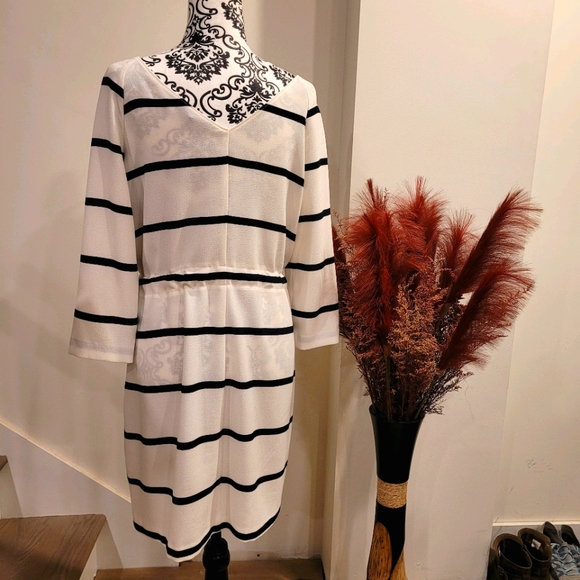 Nautical, striped dress with tie waist - Picture 3 of 4